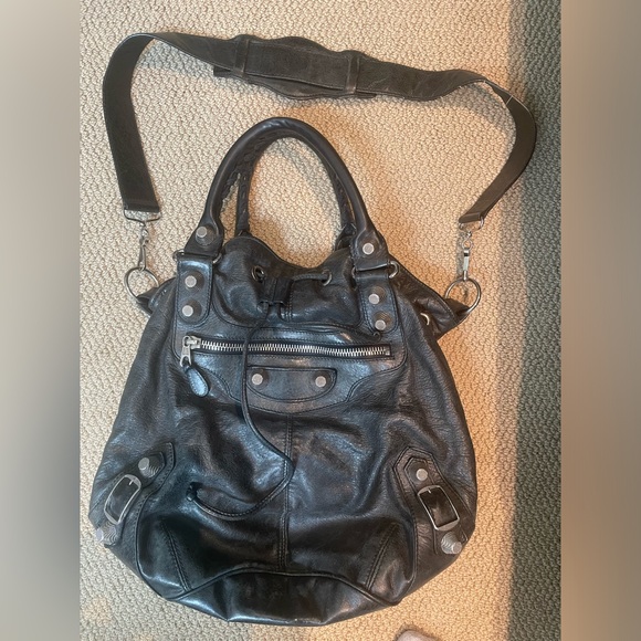 Balenciaga Handbags - Balenciaga Black Giant 21 Pompon Bag